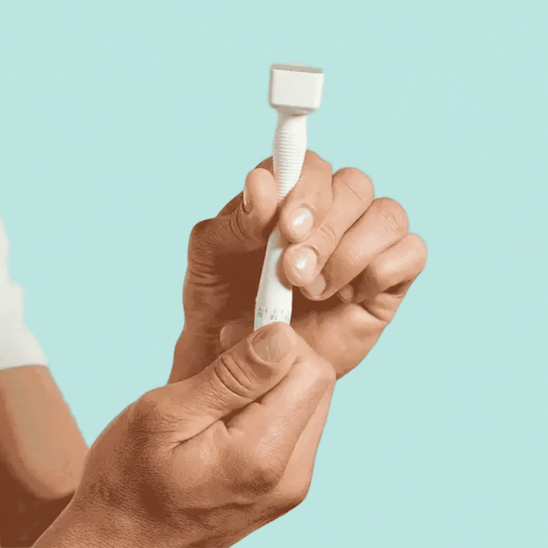 Follicly™ Derma Stamp - 140 microagujas de titanio ajustables